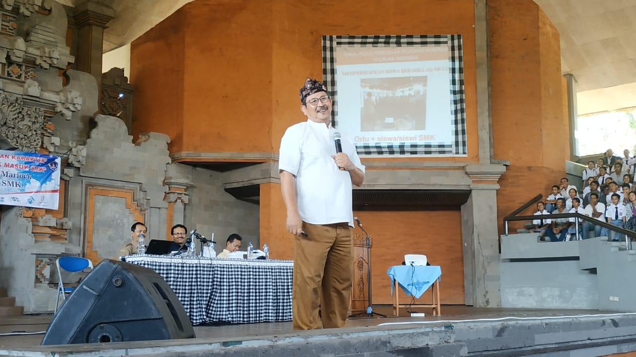 Utamakan Pendidikan Berkarakter, SMKN 1 Singaraja Gelar Talk Show Bersama Orang Tua