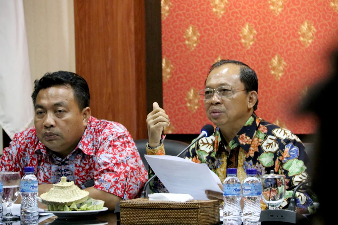 Bali Akan Berlakukan Pergub Penggunaan Aksara Dan Busana Bali