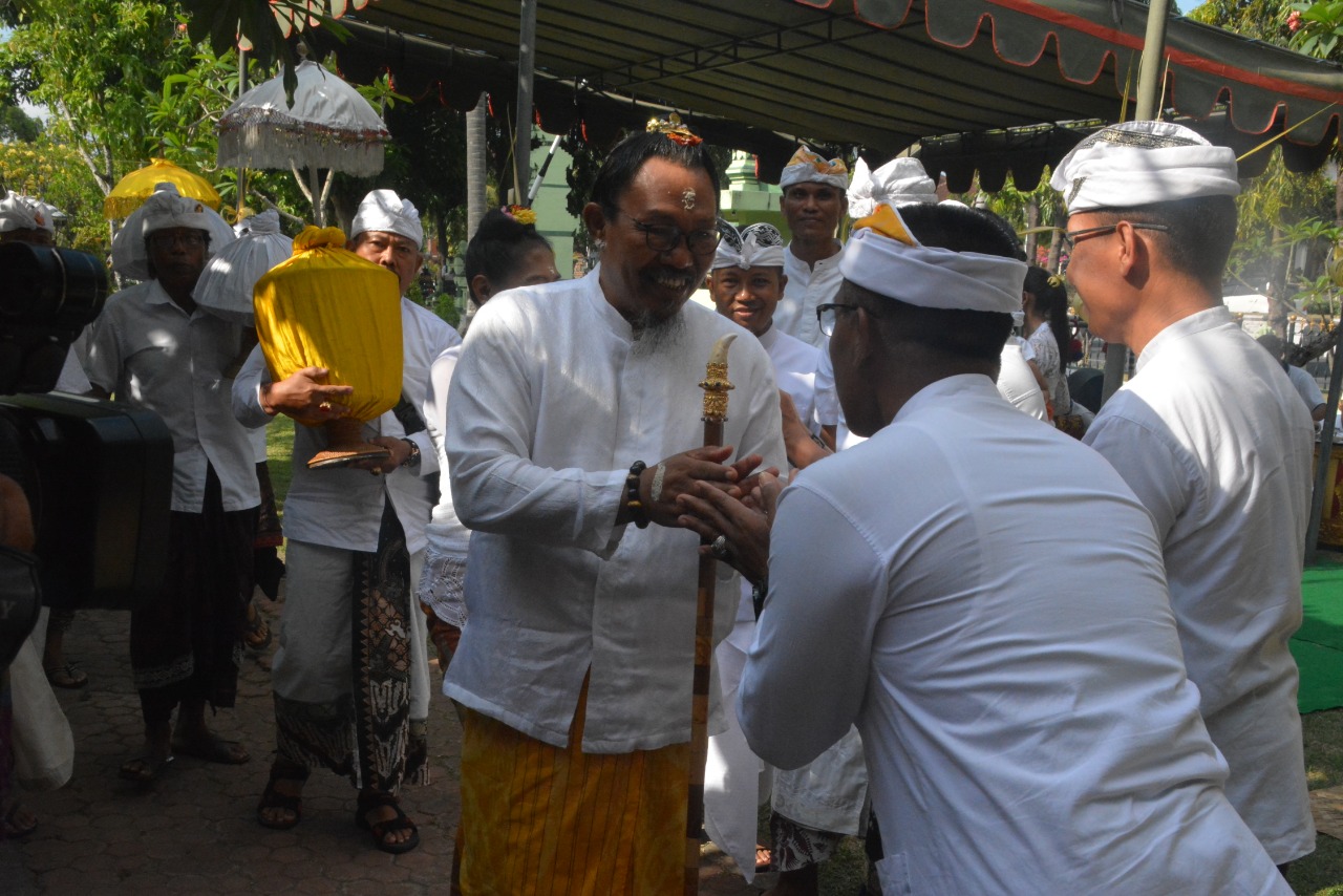 Upacara Piodalan Pura Ksatria Raksa Bhuwana Korem 163 Wira Satya