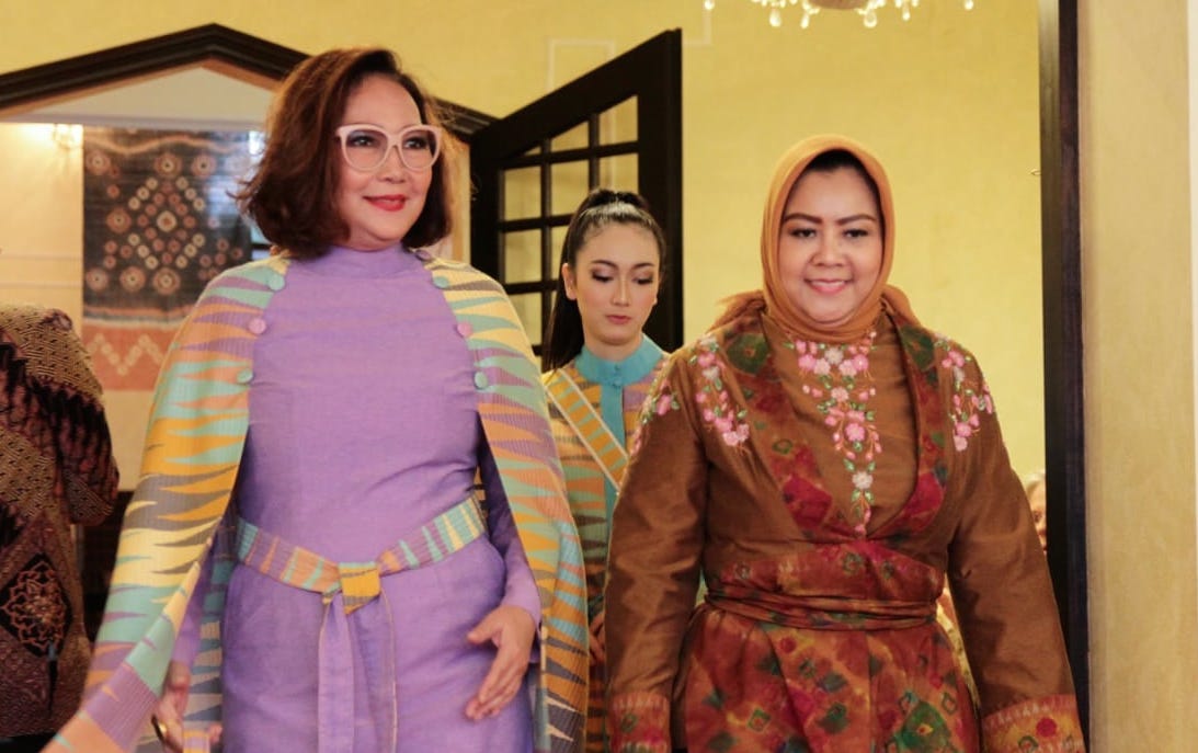 Pelestari dan Pelopor Wastra Nusantara, Anna Mariana Tampil Memukau di Tokyo