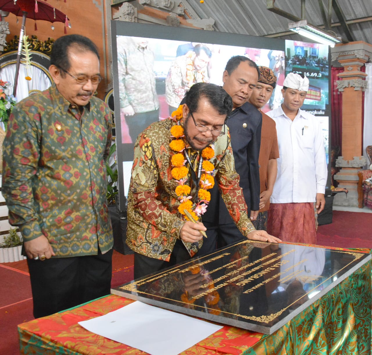 Desa Bangbang Bali Dikukuhkan Jadi Desa Konstitusi