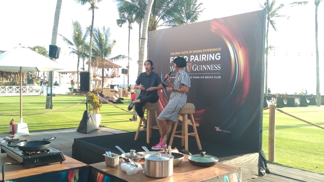 Live Demo Masak Babi Guling Dengan Sensasi Guinness Bersama Chef Renatta