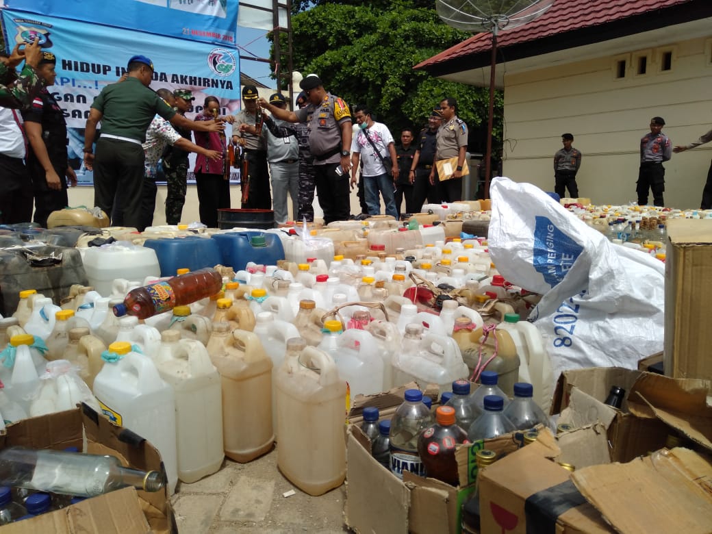 Polres Belu Lakukan Pemusnahan Miras Tanpa Minuman Berlabel