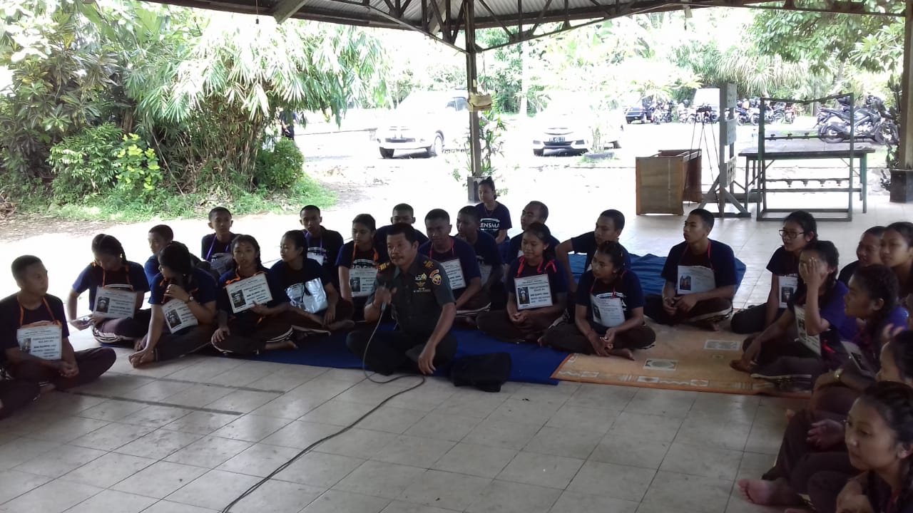 Ini Cara Danramil Dawan Memberikan Wawasan Kebangsaan Kepada Siswa-Siswi SMAN 1 Rendang