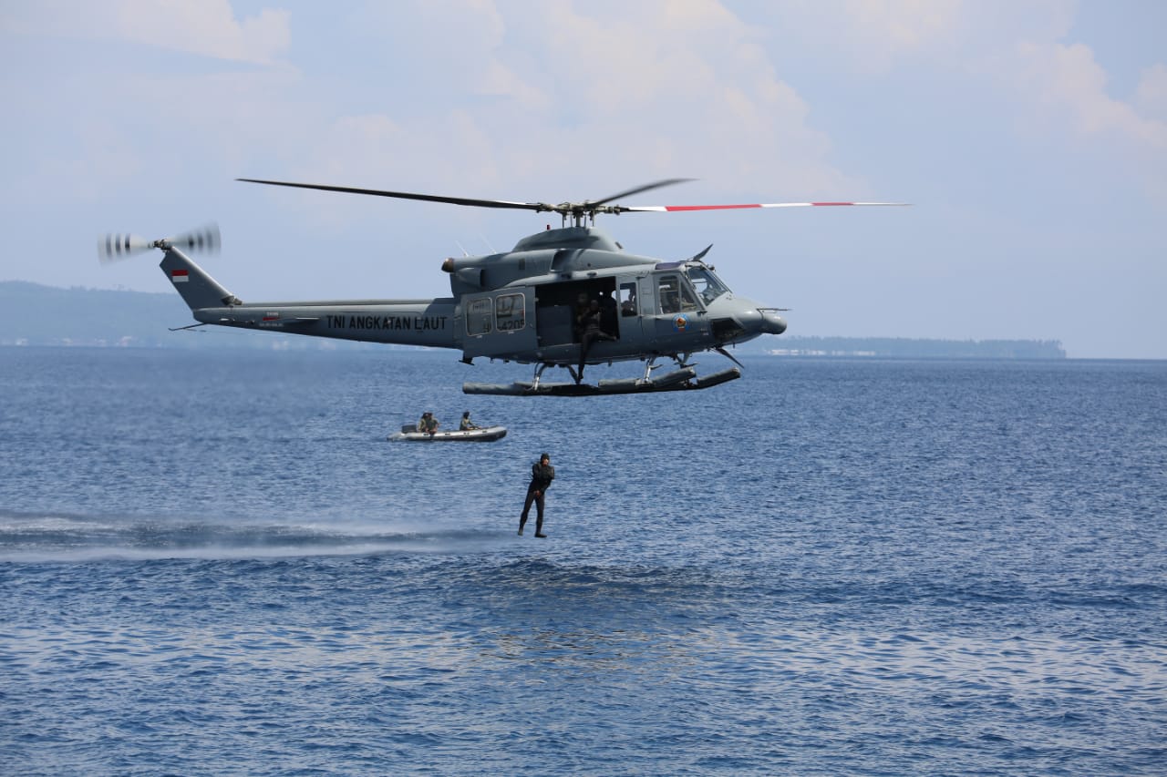 Gladi Parsial Demo Heli Water Jump Dan Free Fall Pasukan Khusus TNI AL