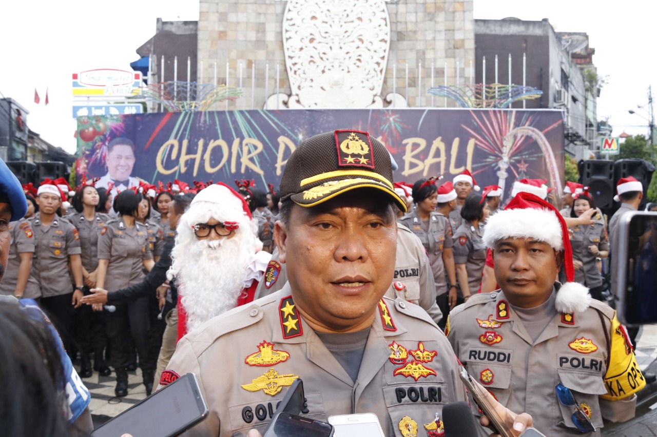 Tampil Spektakuler, Choir Polda Bali Hibur Wisatawan Asing Dan Domestik