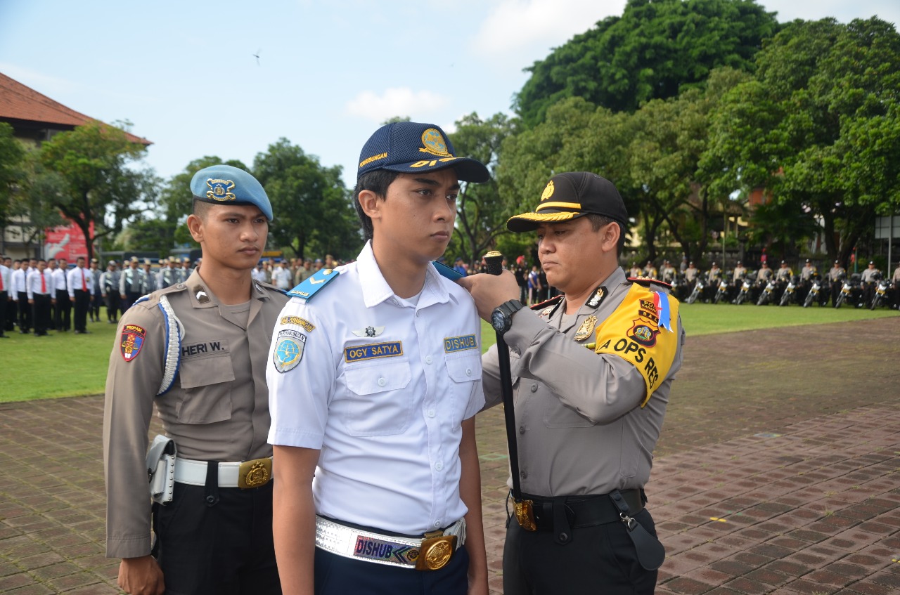 Bersinergi Dengan Instansi Terkait, Kapolres Karangasem Pimpin Apel Operasi Lilin Agung 2018