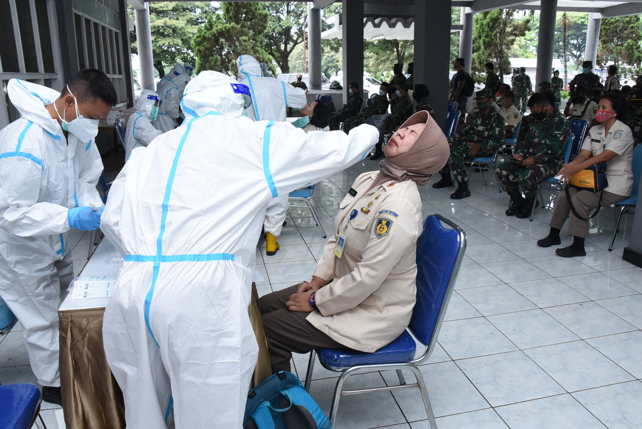 Pastikan Sehat Pasca Libur Nataru, Personel AAL Jalani Tes Swab Antigen