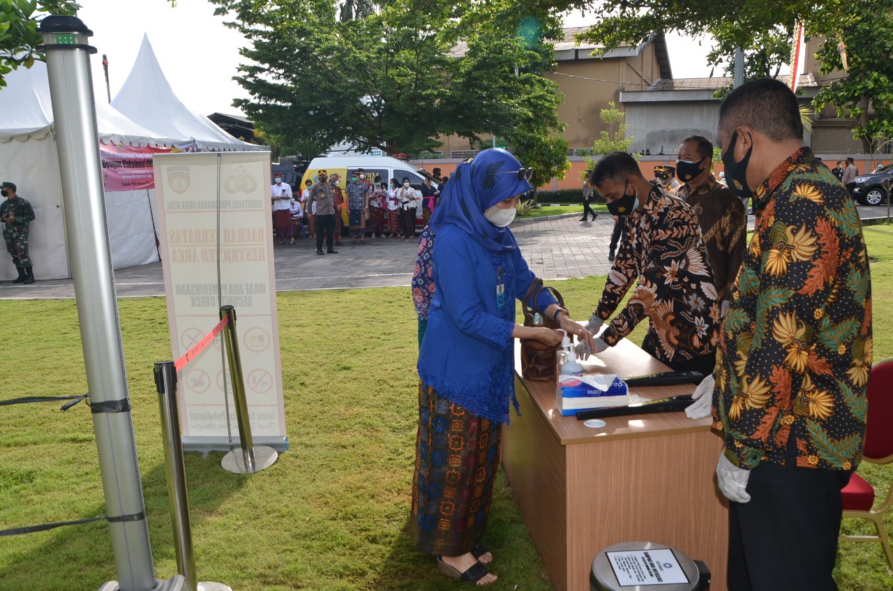 Usai Kapolda Bali Divaksin, 15 Nakes Rumah Sakit Milik Polda Bali Ikut Divaksin