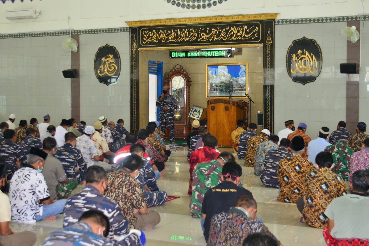 Prajurit TNI AL Lantamal V Adakan Doa Bersama