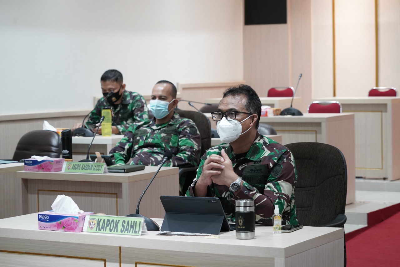 Kodam IX/Udayana Ikuti Vidcon Evaluasi Pelaksanaan Pembatasan Kegiatan Masyarakat