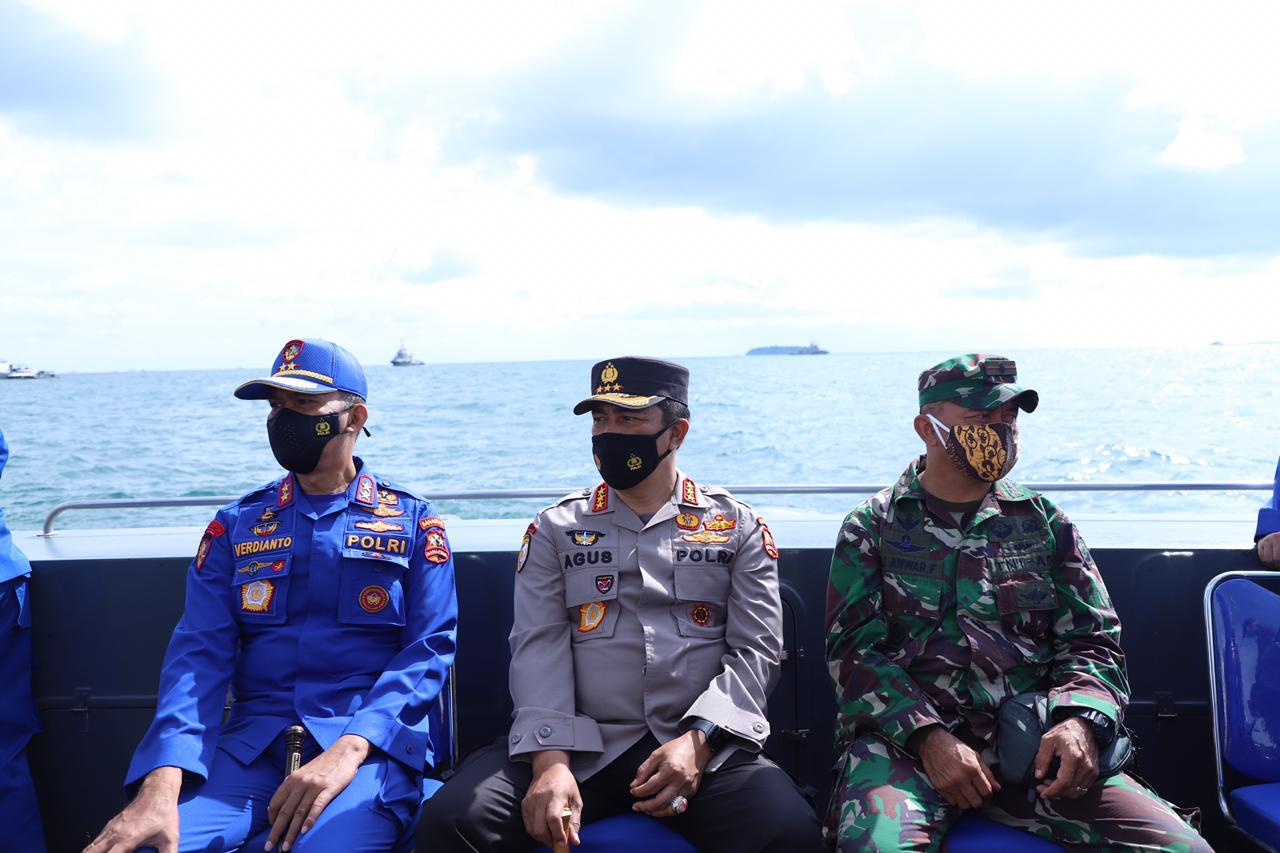 Kabaharkam Polri Cek Langsung Proses Pencarian Korban Pesawat Sriwijaya Air SJ 182