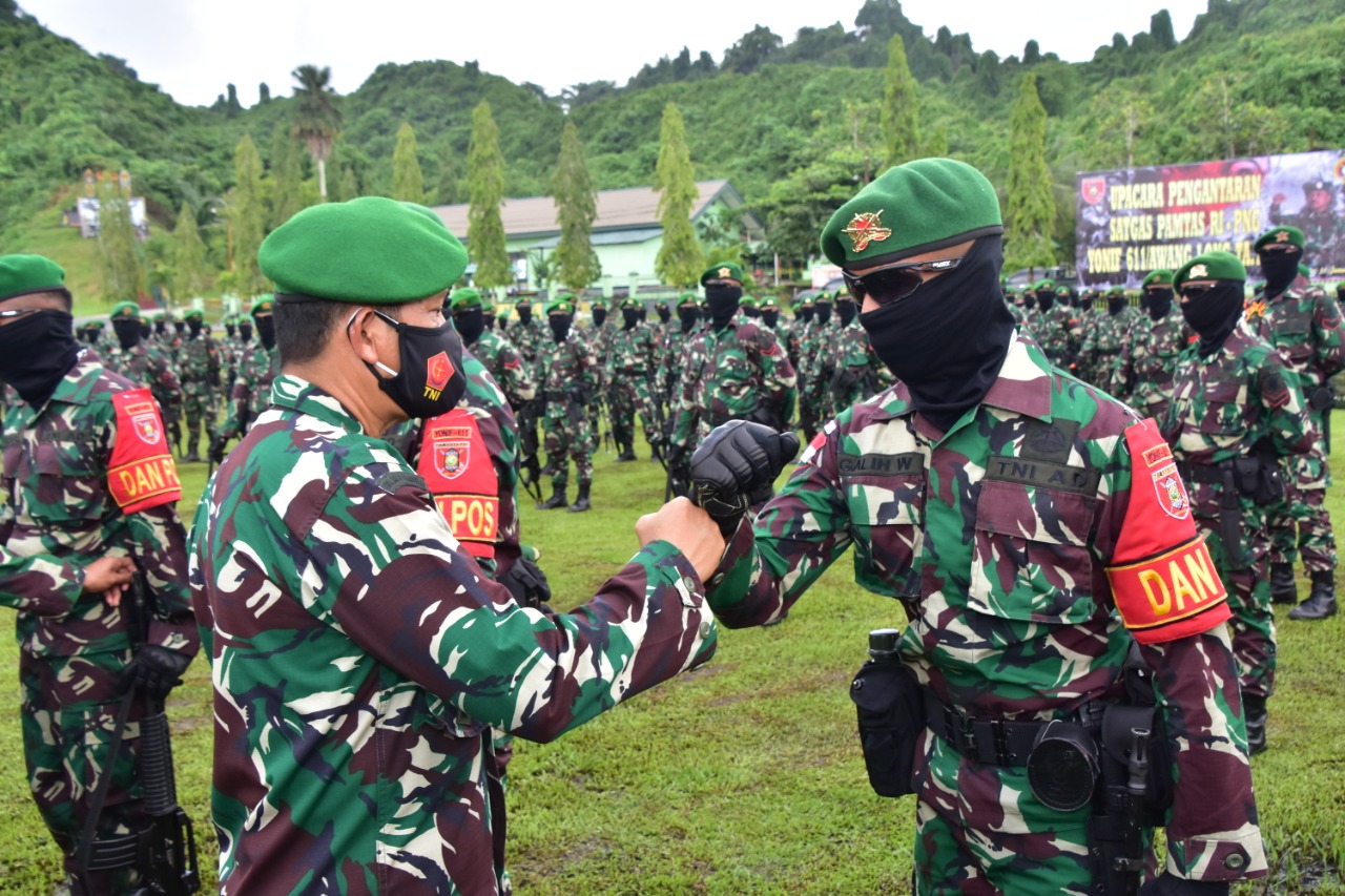 Pangdam VI/Mulawarman Lepas Prajurit Yonif 611/Awang Long Tugas di Perbatasan RI-PNG