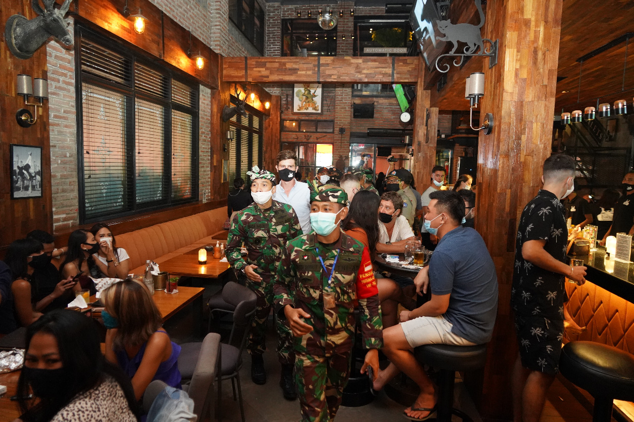 Satgas Enforce Kerumunan Kodim Badung Sidak Beberapa Tempat Hiburan