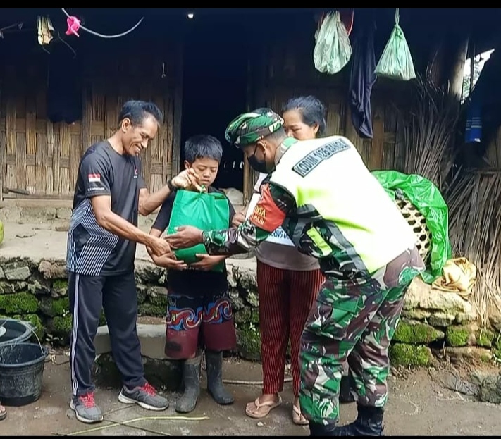 Komunitas Bali Trail Running Serahkan Paket Sembako