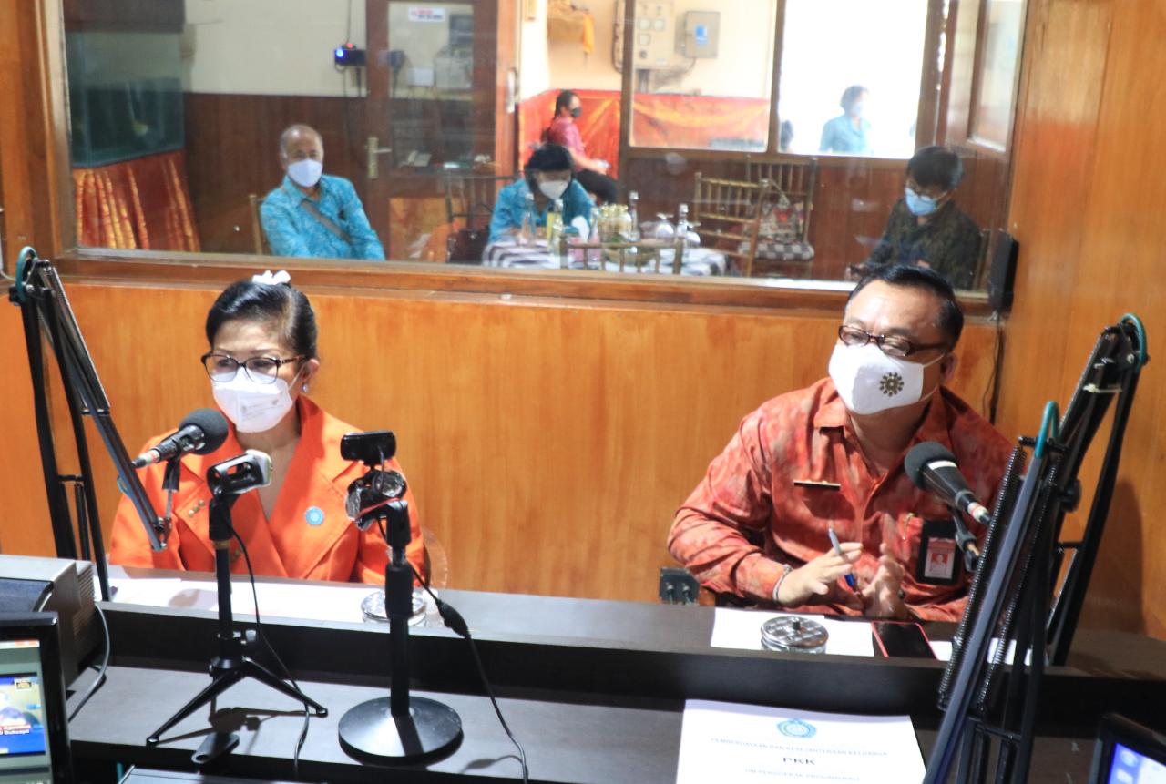 Warga Merespon Positif Sosialisasi Program TP PKK Bali Melalui Radio