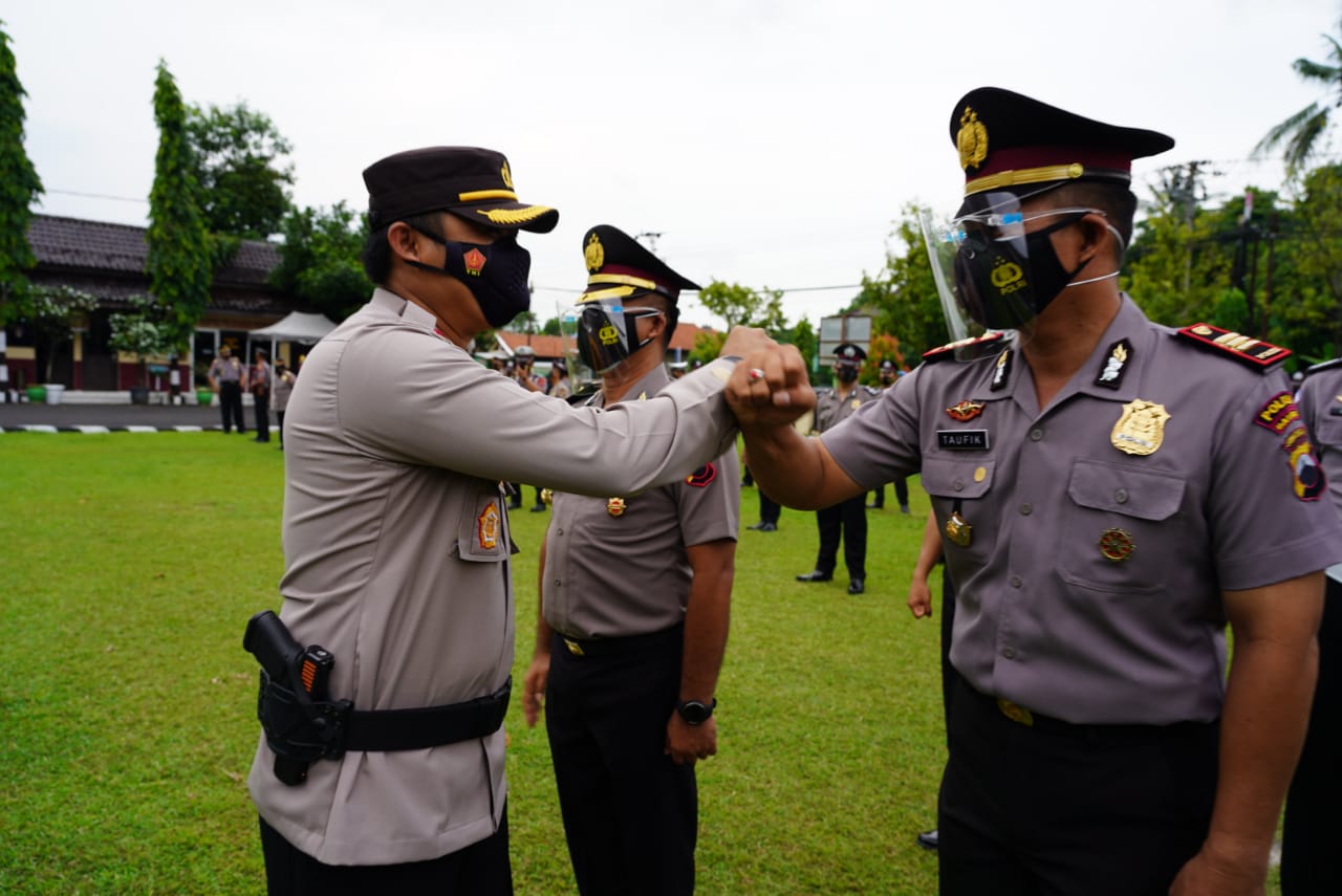 Kapolres Batang Pimpin Upacara Kenaikan Pangkat Perwira dan Bintara