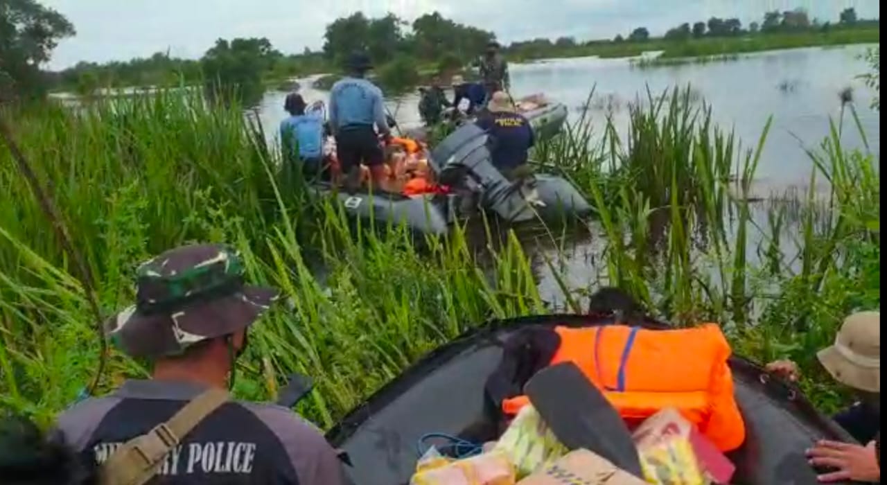 Tim Satgas Banjir Koarmada II Fokus Menyisir Masyarakat Yang Terisolasi Banjir di Kalsel