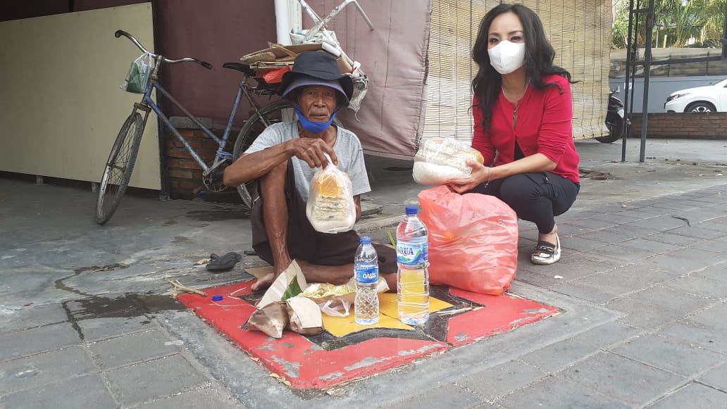 Peduli Sesama, Exquisite Media Bagikan Paket Sembako Kepada Warga Terdampak Covid-19