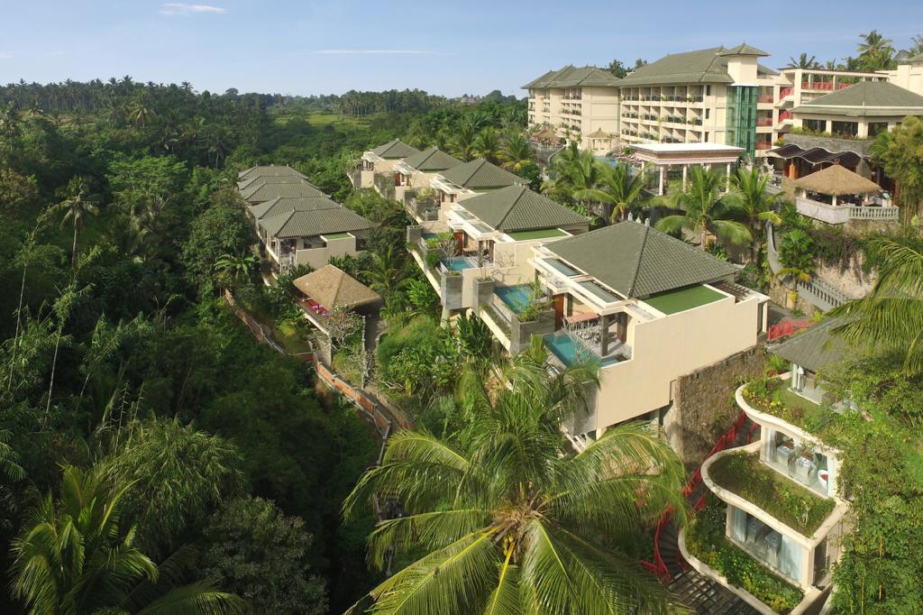 SereS Springs Resort & Spa Singakerta Membagikan Sembako Kepada Karyawan Terdampak Pandemi Covid-19