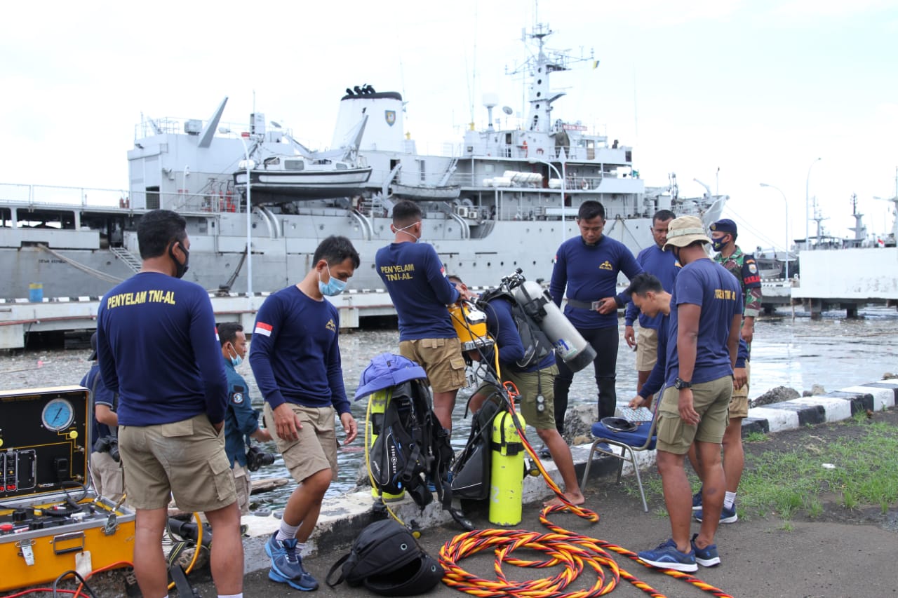 Tim Selam TNI AL Lanjutkan Pencarian CVR SJ 182