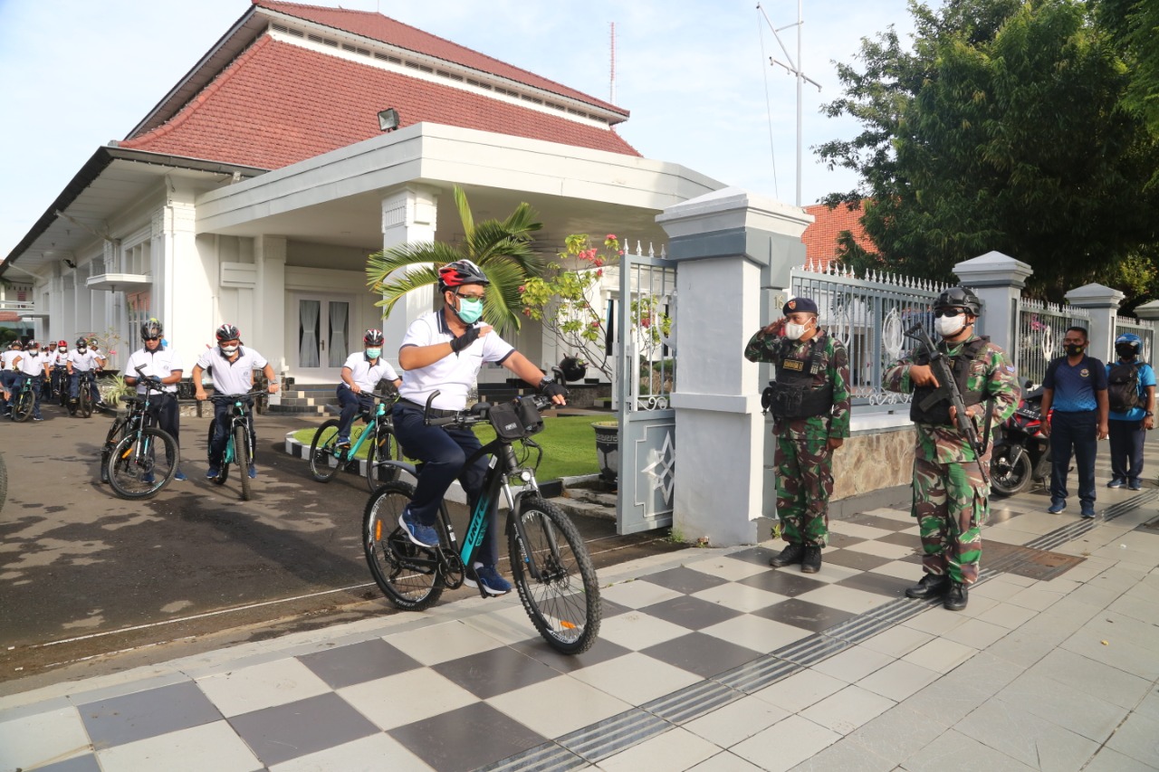 Koarmada II Laksanakan Olahraga Rekreasi Bersepeda dan Menembak