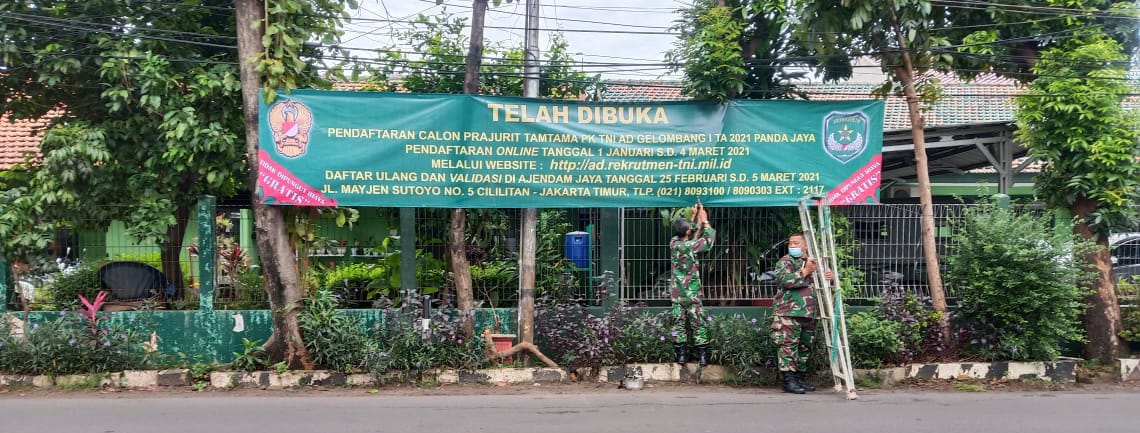 Koramil 07/Cipayung Pasang Banner Pendaftaran Calon Tamtama PK TNI AD Gelombang I TA.2021 Panda Jaya