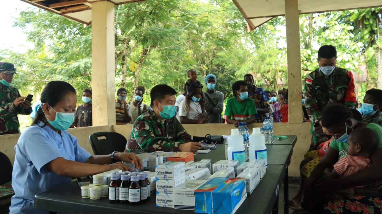 Peduli Pada Masyarakat, Kogabwilhan lll Menggelar kegiatan Bakti Sosial dan Pengobatan Massal di Kampung Nayaro Distrik Mimika Baru Kabupaten Mimika