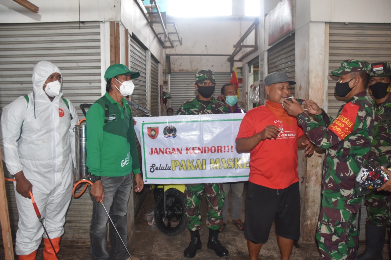 Lakukan Sterilisasi Hari Kedua, Satgas Covid 19 Serbu Pasar dan Mall