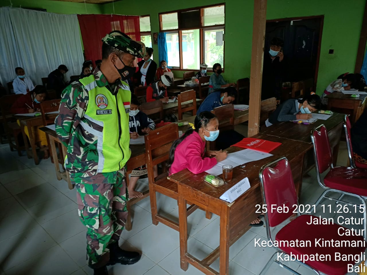 Pantau Kegiatan Bulan Bahasa Bali, Ini yang dilakukan Anggota Koramil Kintamani