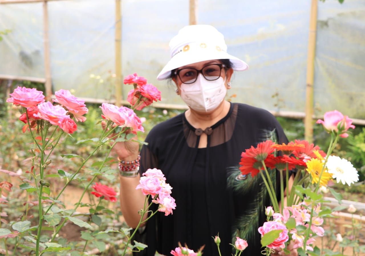 Ny Putri Koster Ajak Florist Bali Gunakan Bunga Hasil Pertiwi Bali
