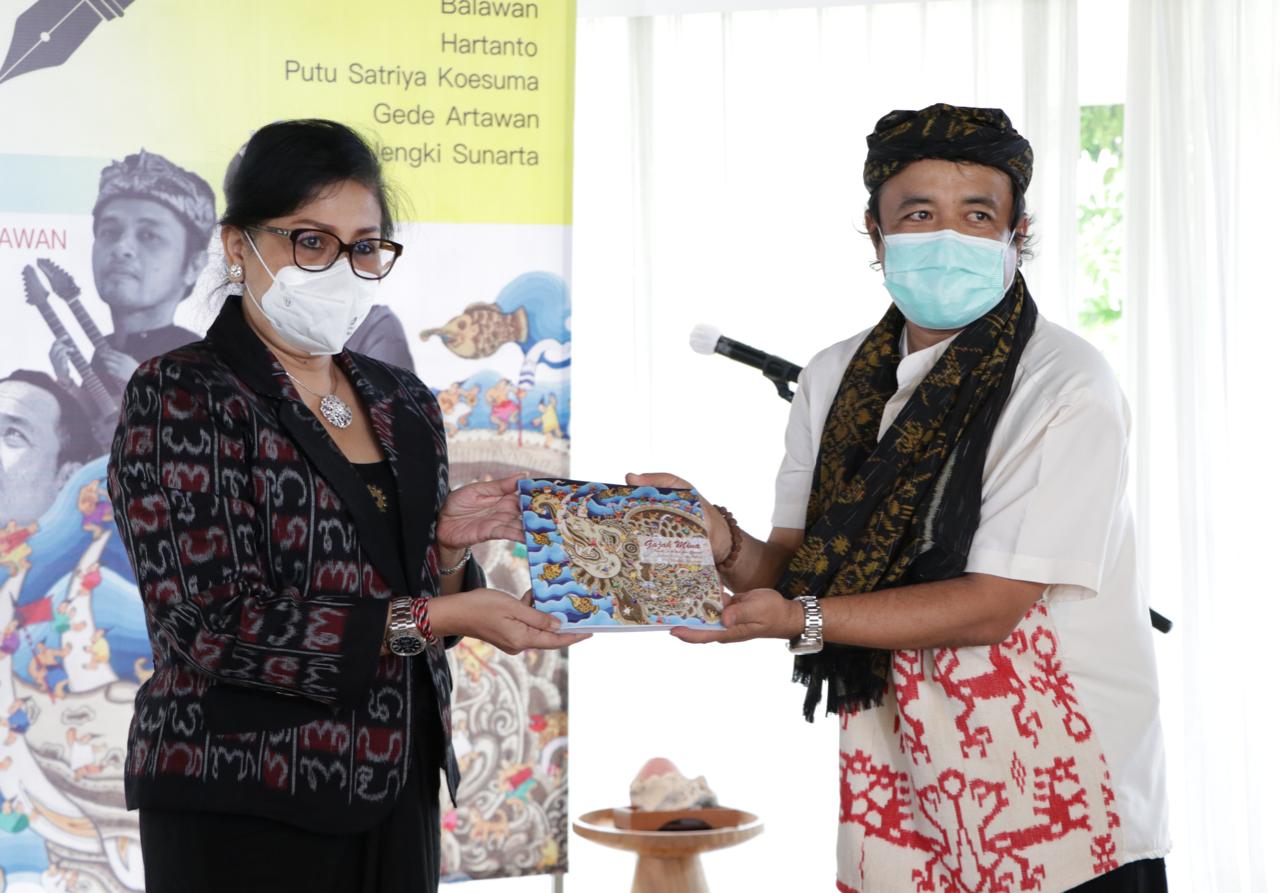 Ny Putri Suastini Koster Ajak Seniman Bali Bangkit dan Terus Berkarya