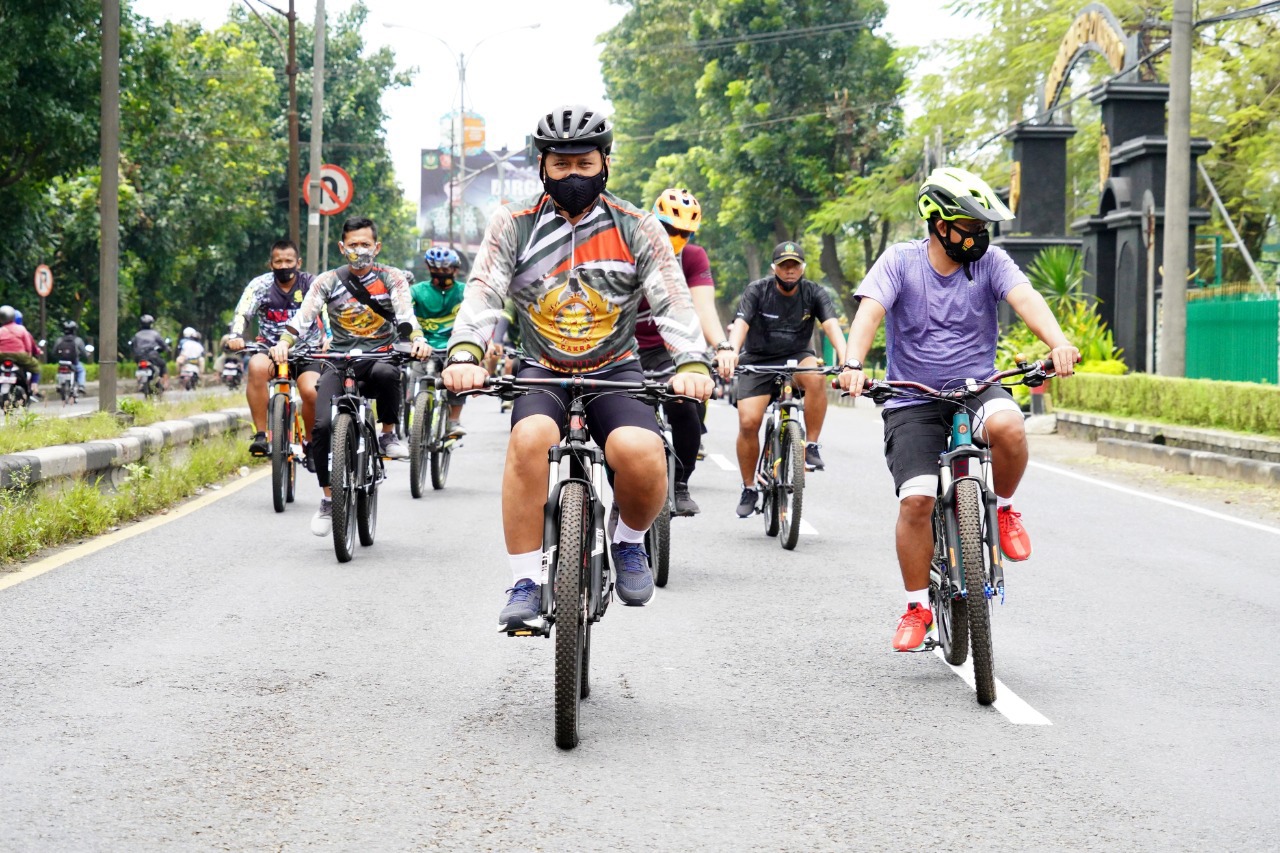 Tingkatkan Imunitas, Pangdivif 2 Kostrad Gowes Bersama Prajurit Madivif 2 Kostrad