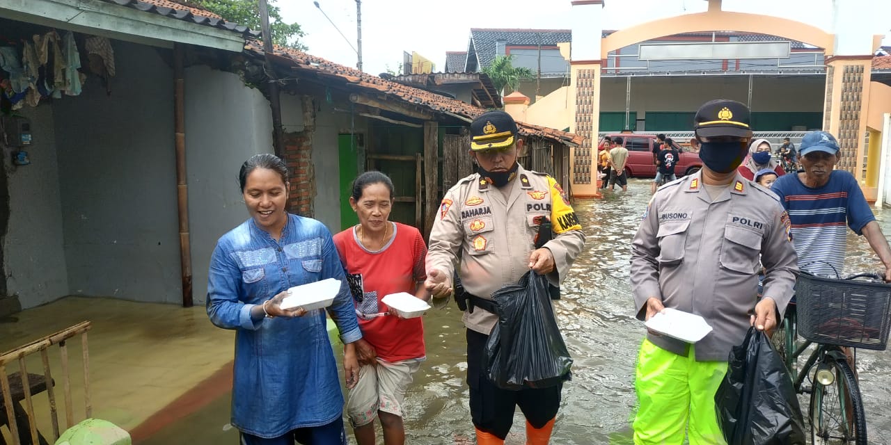 Sinergi Polres, Kodim dan Pemkab Batang Peduli Warga Terdampak Banjir