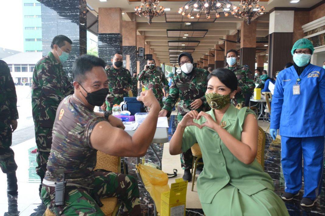 TNI AD Laksanakan Vaksinasi Serentak