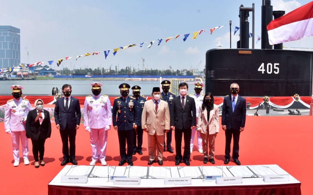 Pangkoarmada II Dampingi Kasal Hadiri Serah Terima KRI Alugoro-405