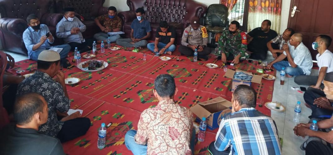 Babinsa Koramil 10/Woyla Barat, Sertu Hamam Hakim Ajak Masyarakat Jaga Keamanan dan Ketertiban Lingkungan