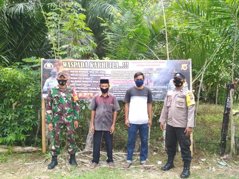 Babinsa Koramil 09/Samatiga dan Bhabinkamtibmas Bersama Aparat Desa Himbau Stop Karhutla
