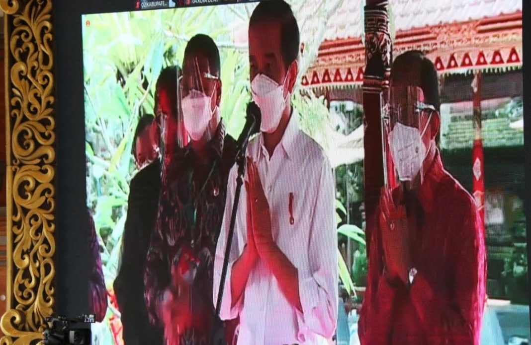 Presiden Jokowi Tinjau Vaksinasi Massal Di Gedung Kesenian I Ketut Maria Tabanan