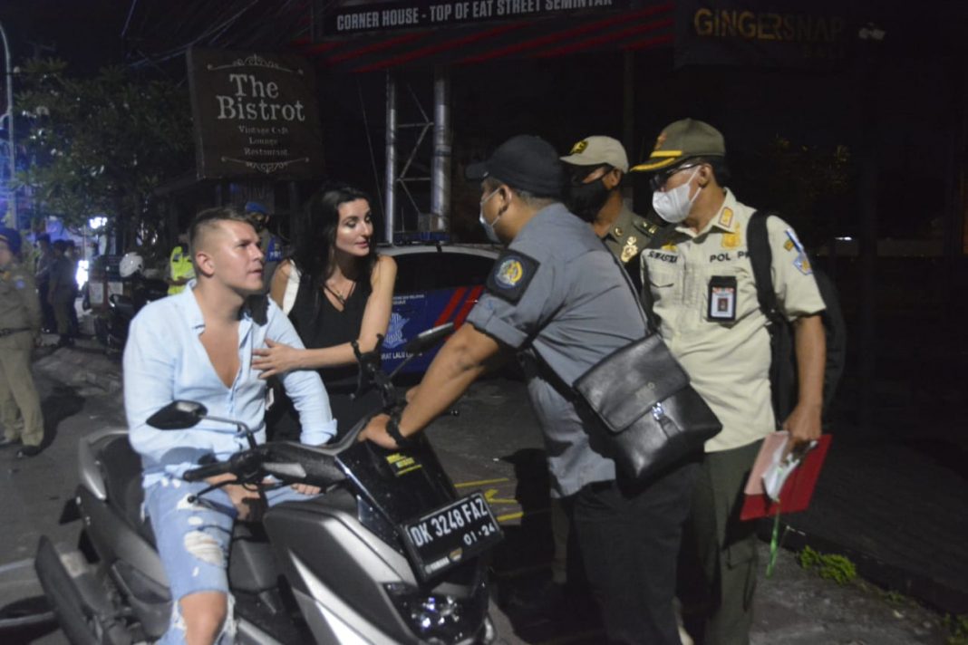 Tegakkan Pergub Bali No. 10 Tahun 2021, 12 Orang Terjaring Tim Gabungan di Seminyak