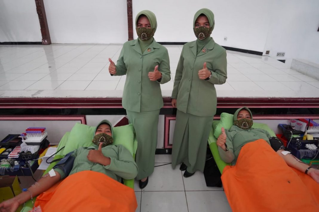 Persit Koorcab Rem 071 Peduli Sesama Donorkan Darah di Masa Pandemi Covid-19