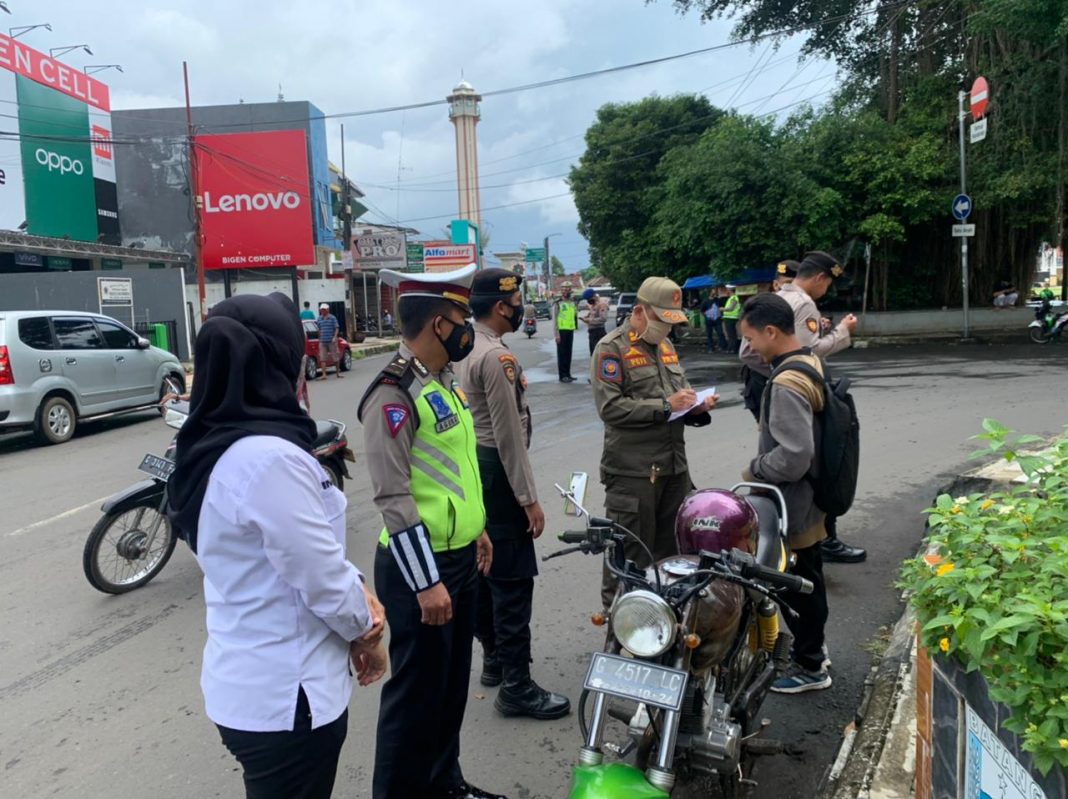 Cegah Penyebarang Covid-19, Polres Batang Gelar Operasi Penertiban Masker