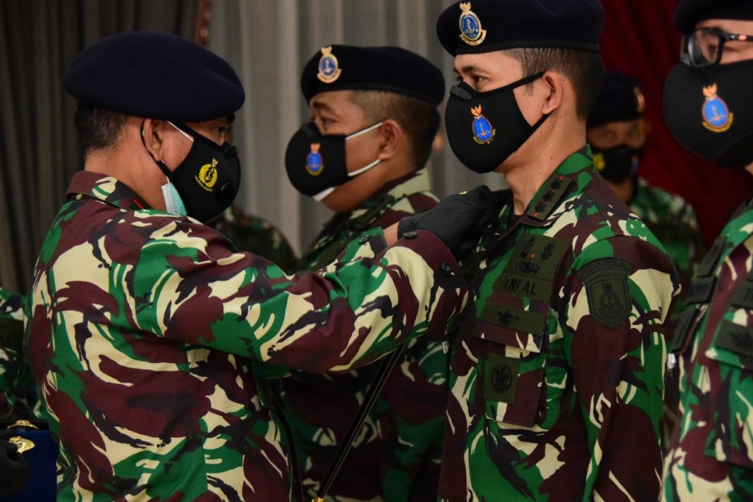 Jabatan Dansatsurvei dan Kadisnautika Pushidrosal Diserahterimakan