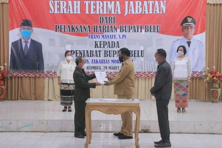 Frans Manafe Serahkan Jabatan Penjabat Bupati ke Drs. Zakarias Moruk