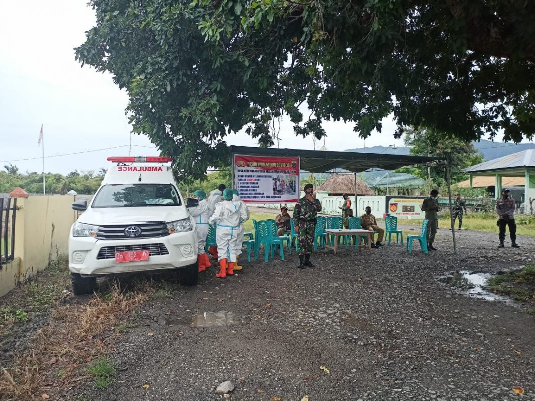 Tidak Mengenal Lelah Prajurit Satgas Yonarmed 6 Turut serta Piket Patroli Posko Covid-19