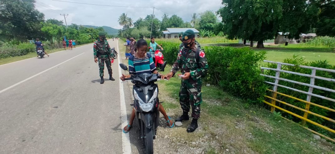 Cegah Penyebaran Covid-19 Satgas Pamtas RI-RDTL Sektor Barat Gencar Lakukan Patroli dan Sosialisasi Prokes