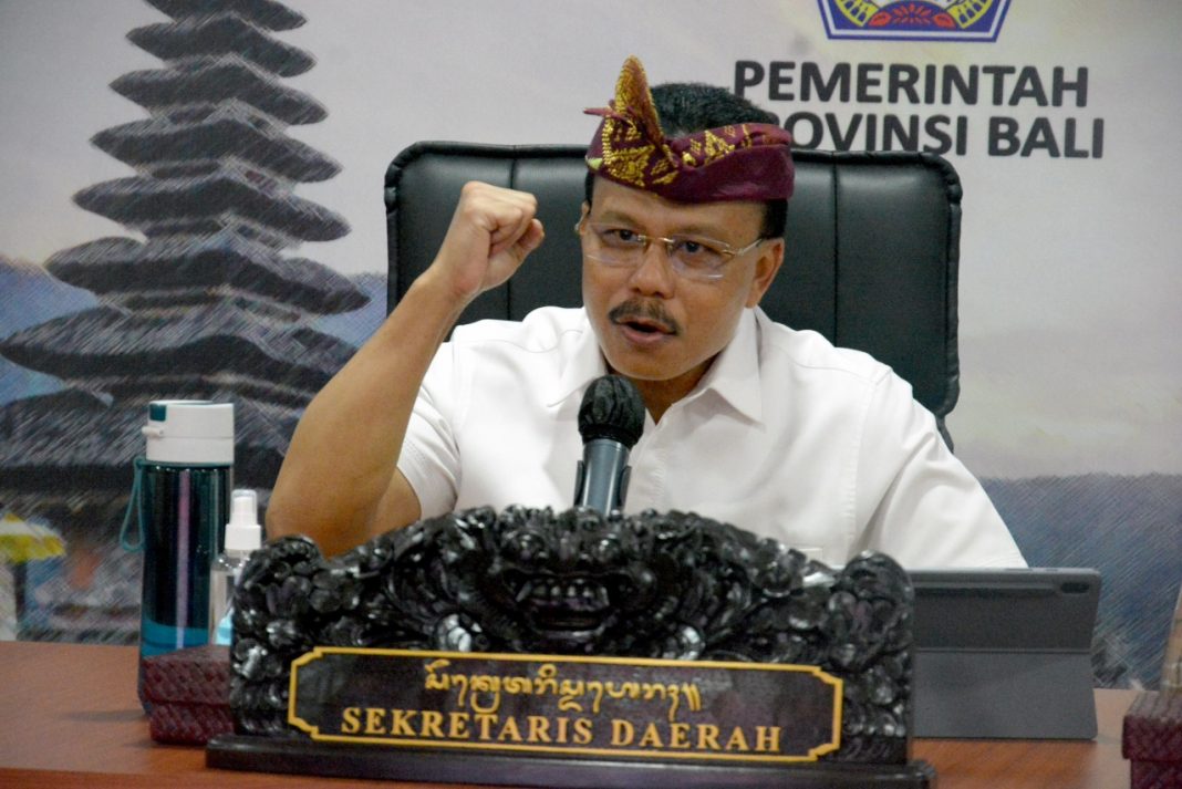 Sekda Dewa Indra Buka Pos Pelayanan Vaksinasi Covid-19 di RSPTN Unud