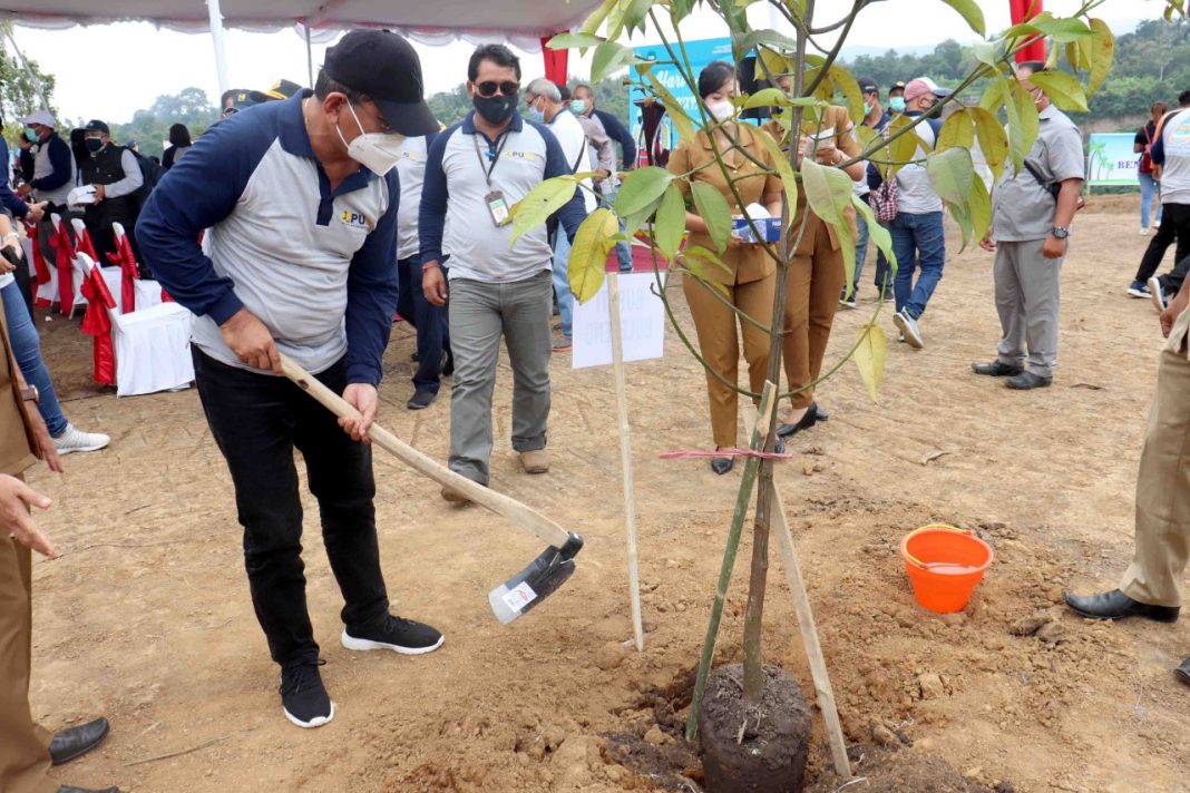 Peringati Hari Air Dunia, Pemkab Buleleng Lakukan Penanaman Pohon di Bendungan Tamblang