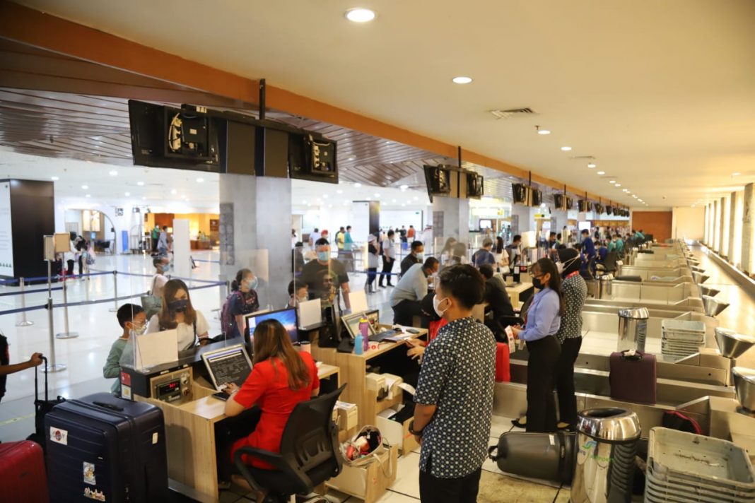 Mulai Besok, Datang dan Pergi Melalui Ngurah Rai Wajib Tunjuk Sertifikasi Vaksin