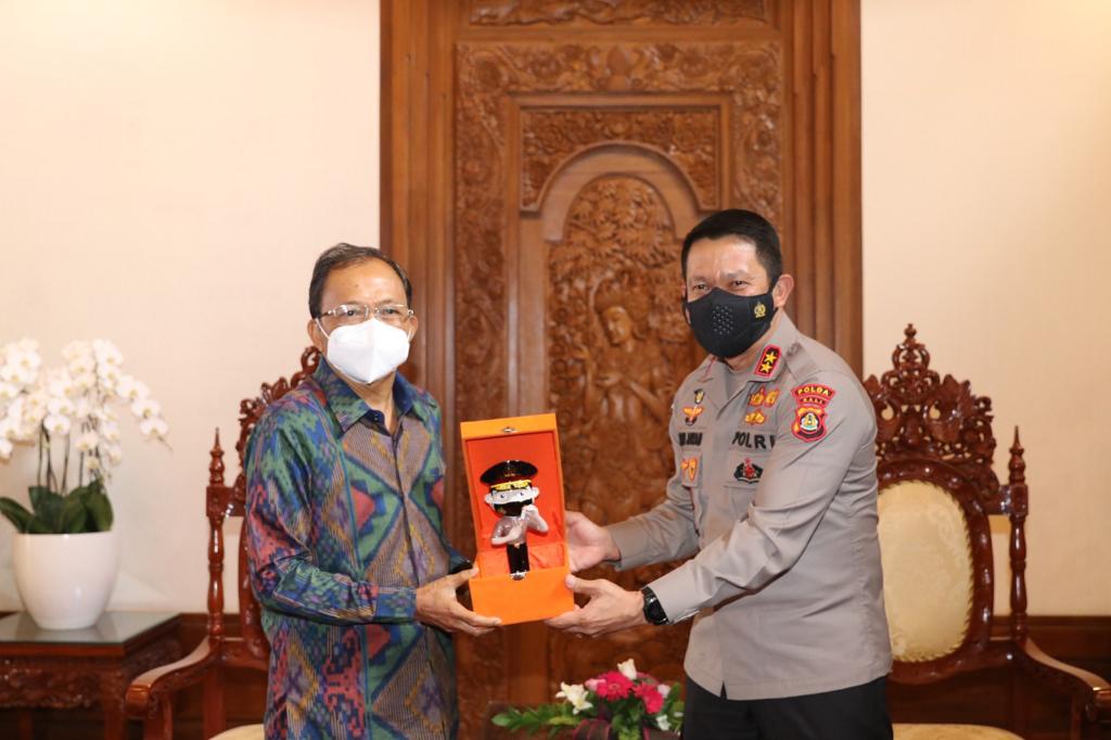 Terbaik dalam Pelaksanaan PPKM Mikro, Gubernur Bali Diberi Penghargaan dari Kapolri